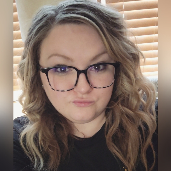 Meet your Posher, Cassandra - Picture 4 of 4